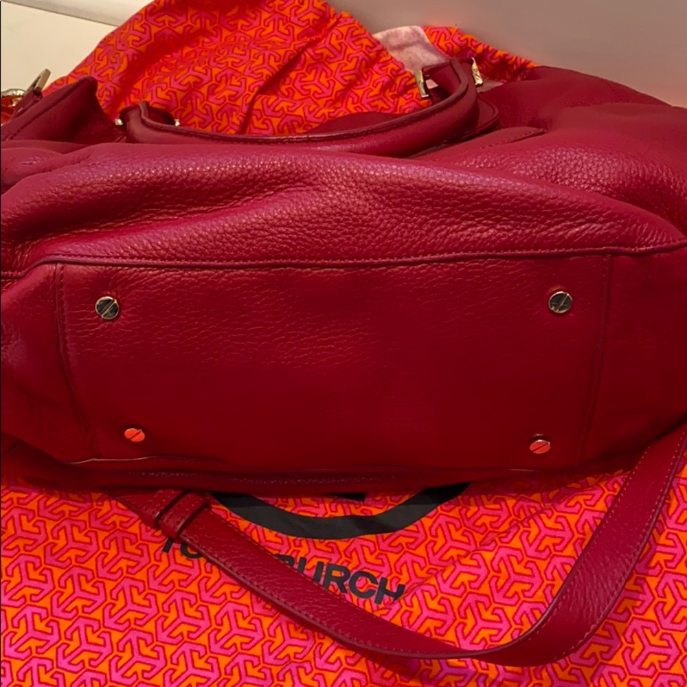 Tory Burch Red Leather Crossbody Bag with Gold Logo - Picture 4 of 7